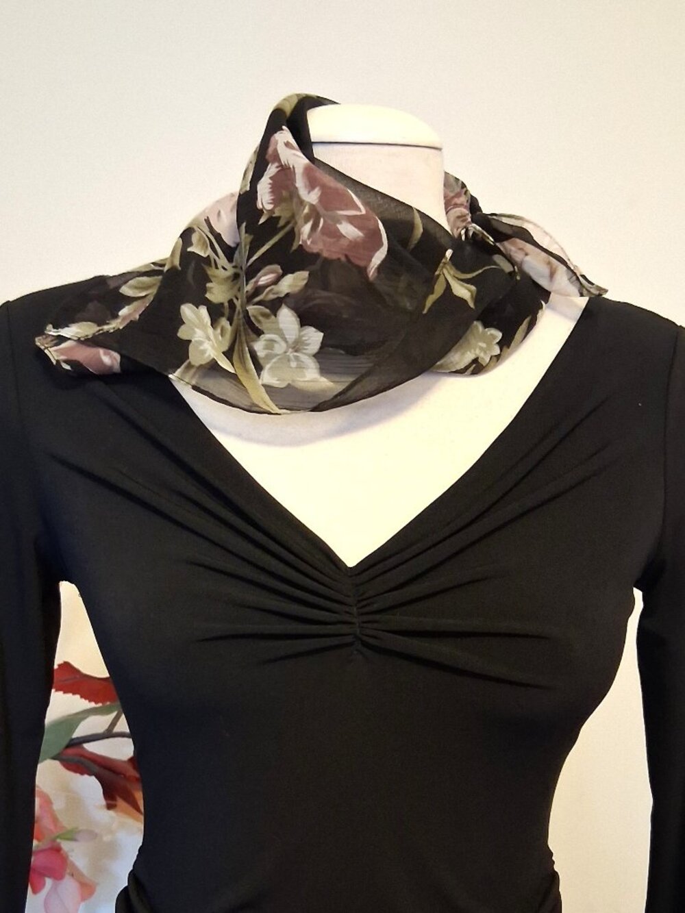 Vintage Square Scarf Medium Floral Print Neck Wrap Scarves Black Purple
